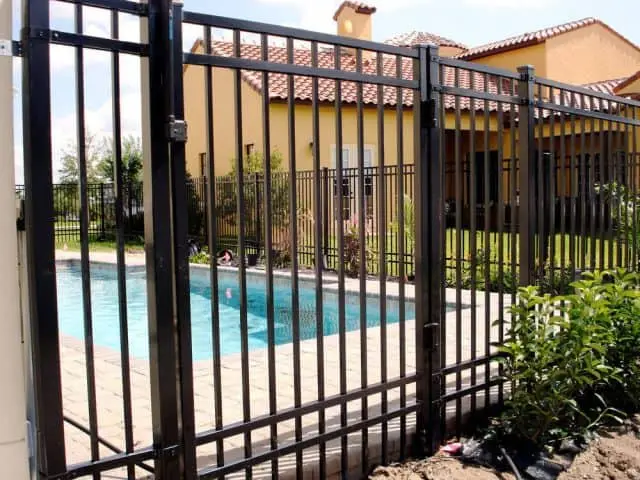 aluminum pool fence installation